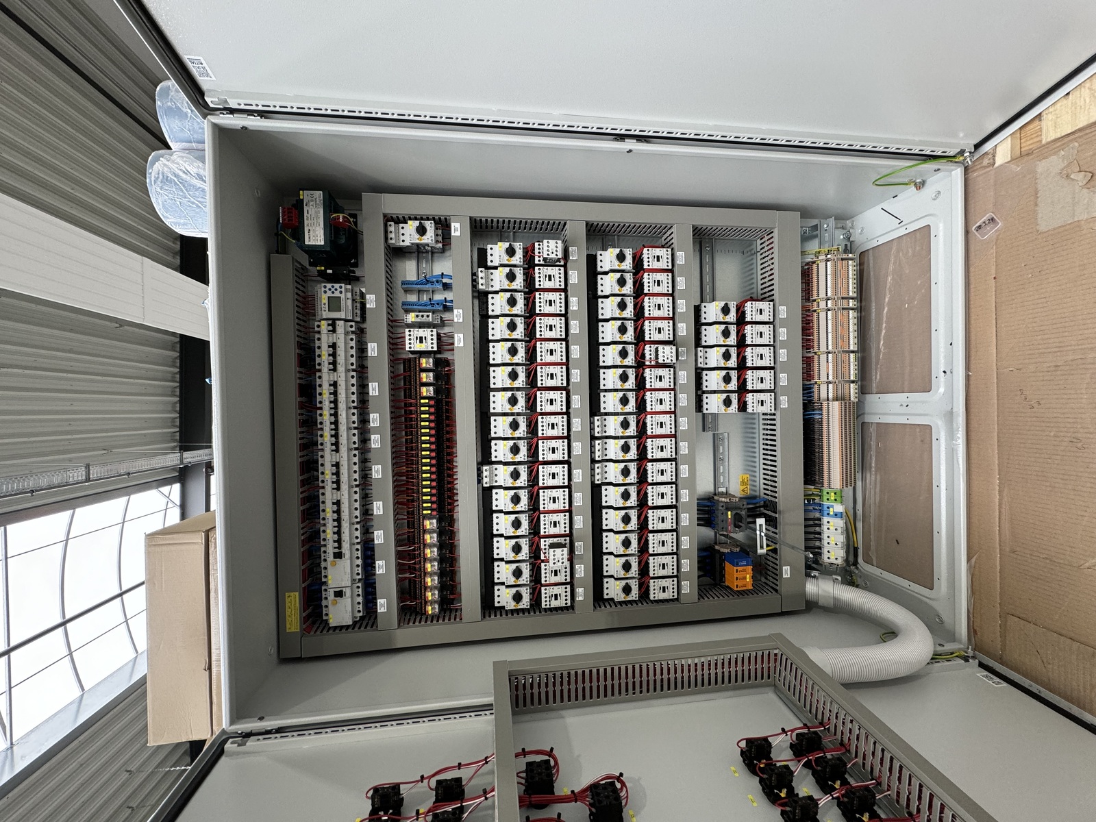 Control cabinet egg cross collection San Miguel